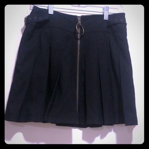 Betsy Johnson woven pleated zip up Skirt